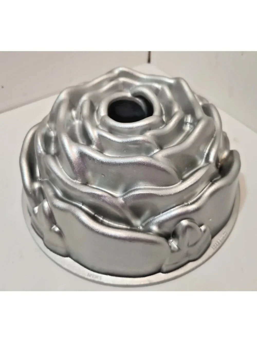 Nordic Ware Rose Flower Bundt Cake Pan Cast Aluminum Non Stick USA 10 Cup Mold